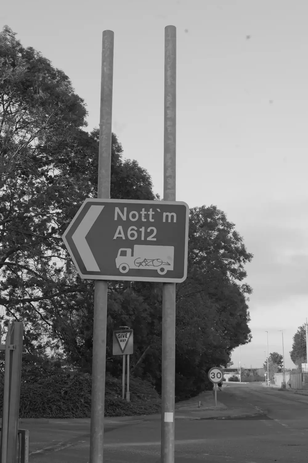 A road sign on a Nottingham roadside directing traffic towards Nottingham on the A612